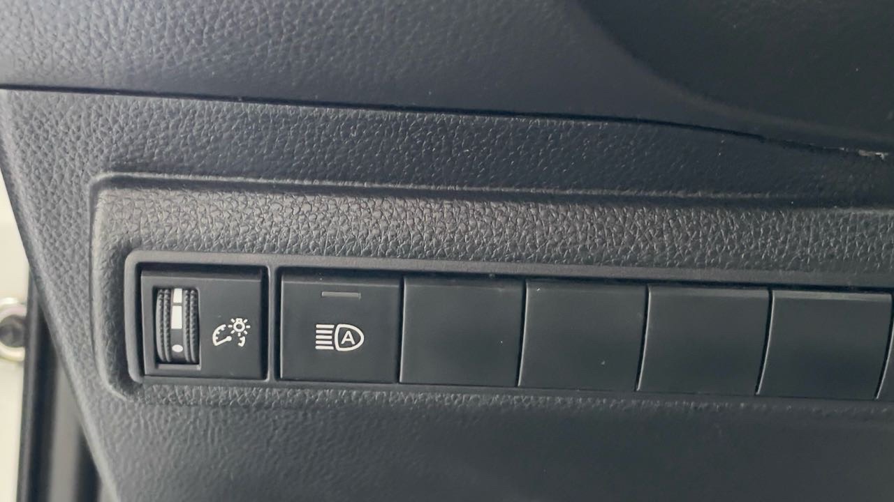 2023 Toyota Corolla SE thumbnail 24