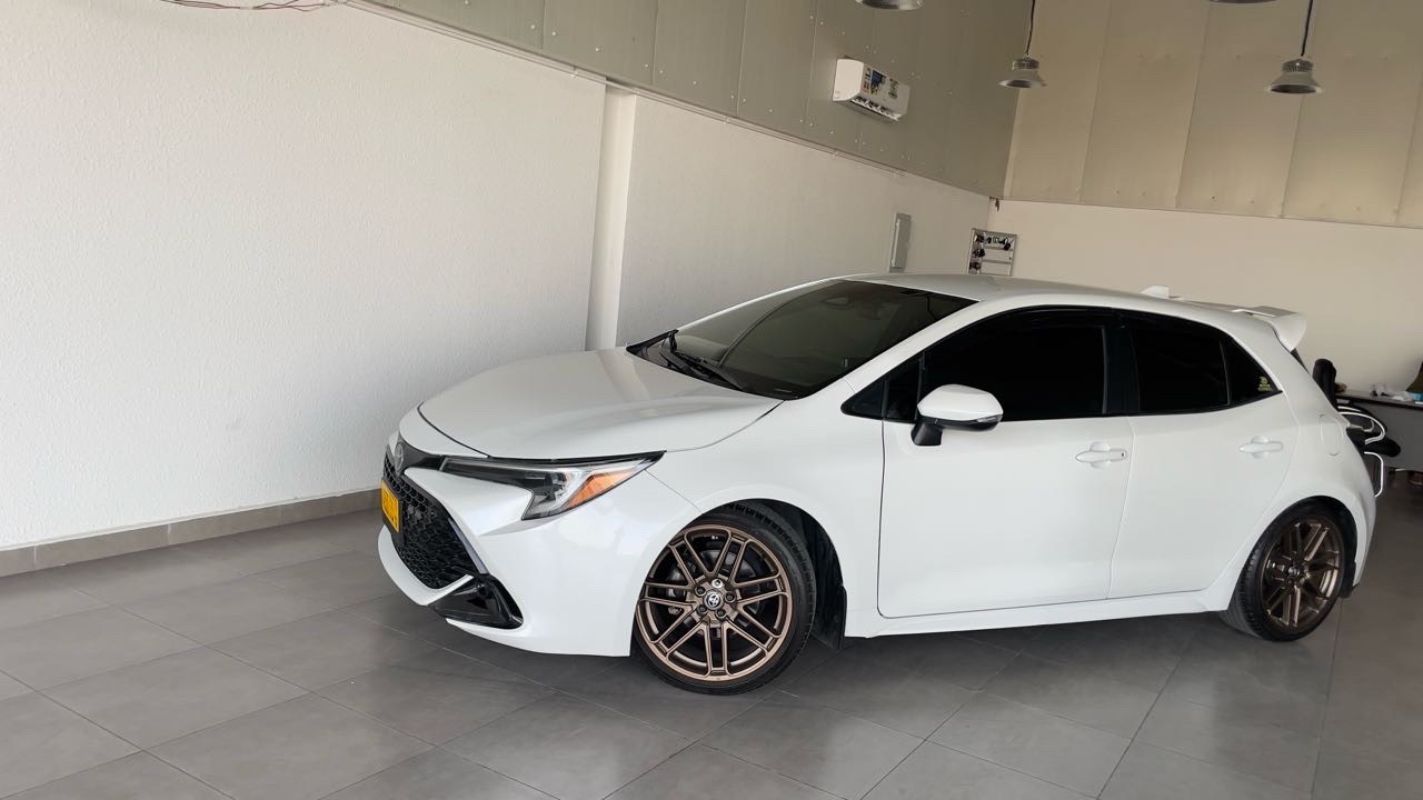 2023 Toyota Corolla SE thumbnail 25