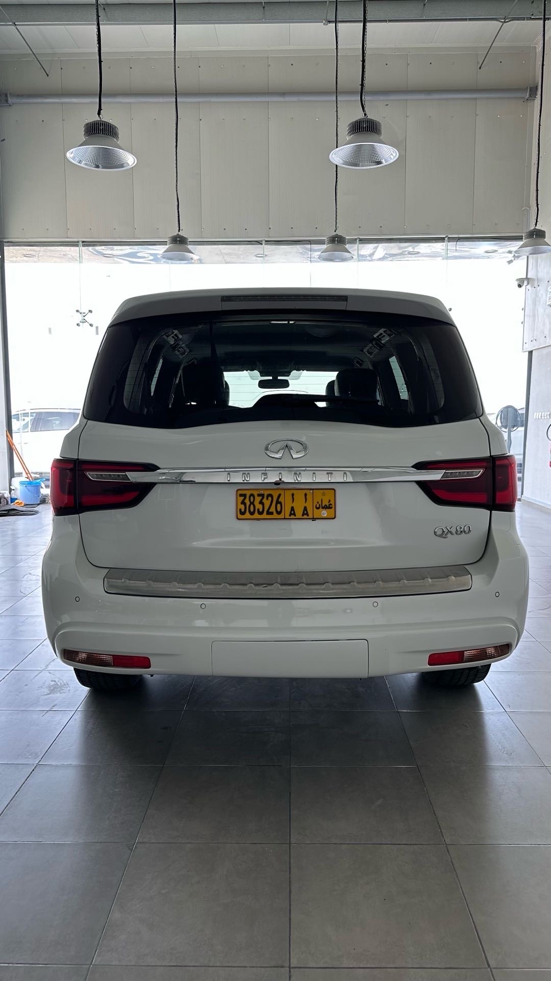 2019 Infiniti QX80 Luxe thumbnail 2