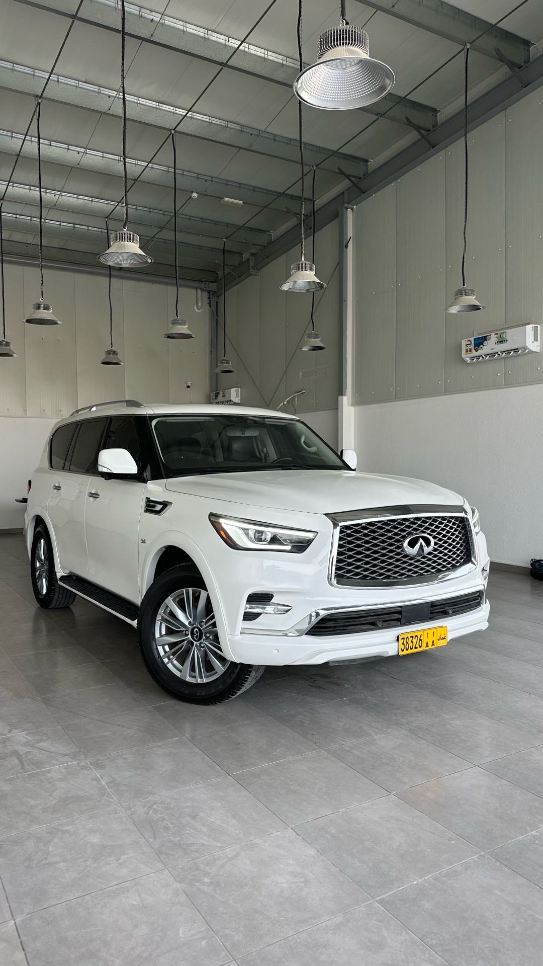 2019 Infiniti QX80 Luxe thumbnail 3