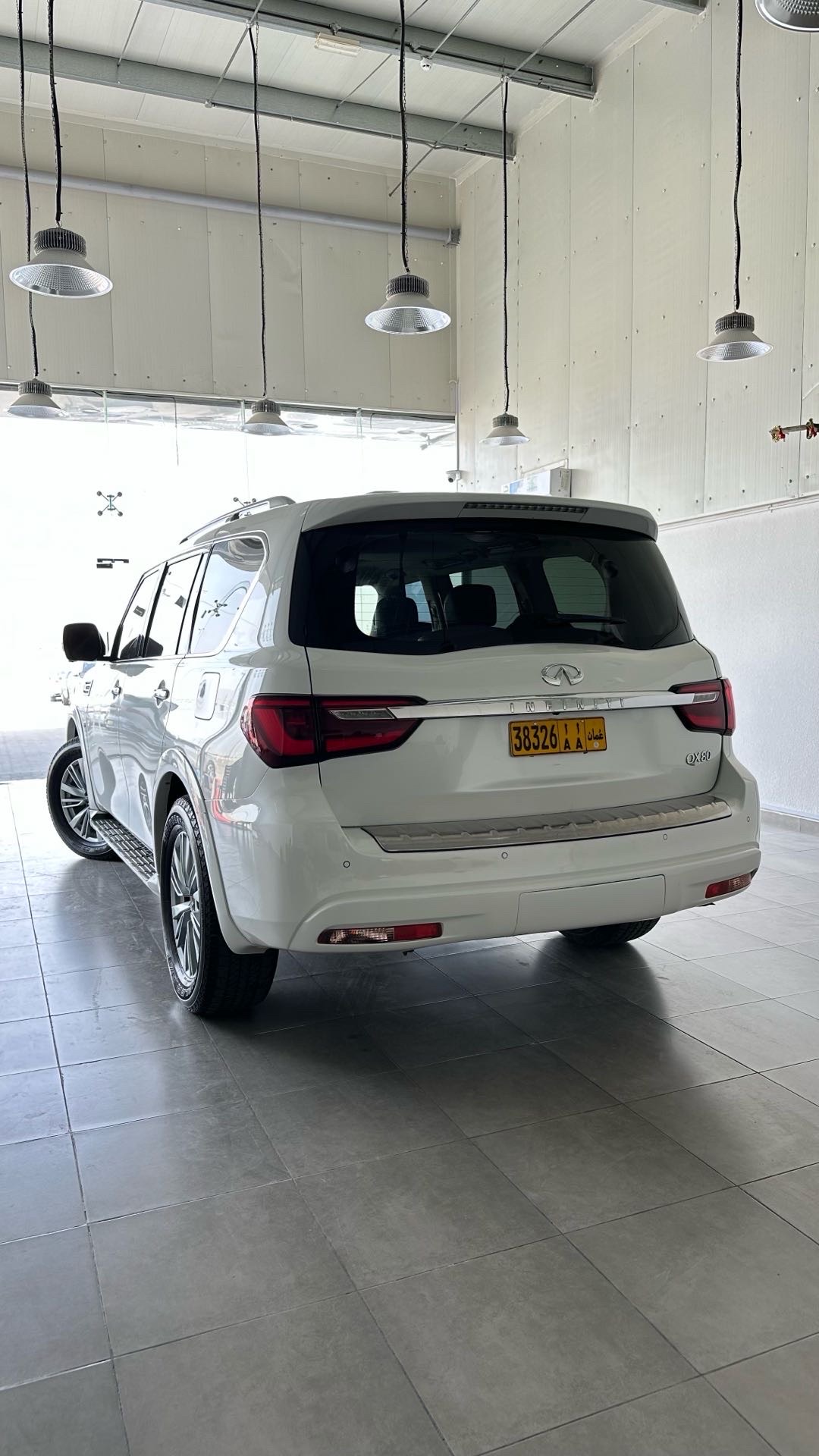 2019 Infiniti QX80 Luxe thumbnail 4