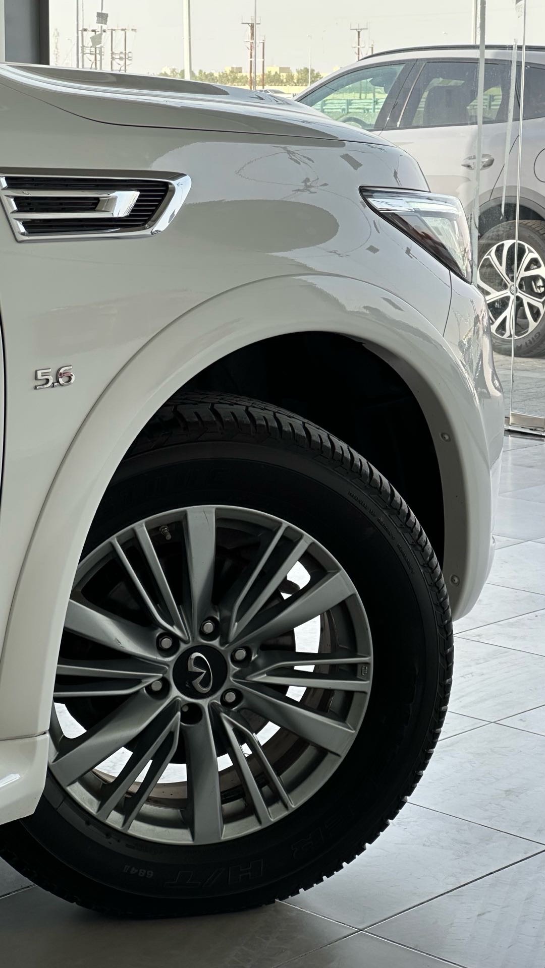 2019 Infiniti QX80 Luxe thumbnail 5
