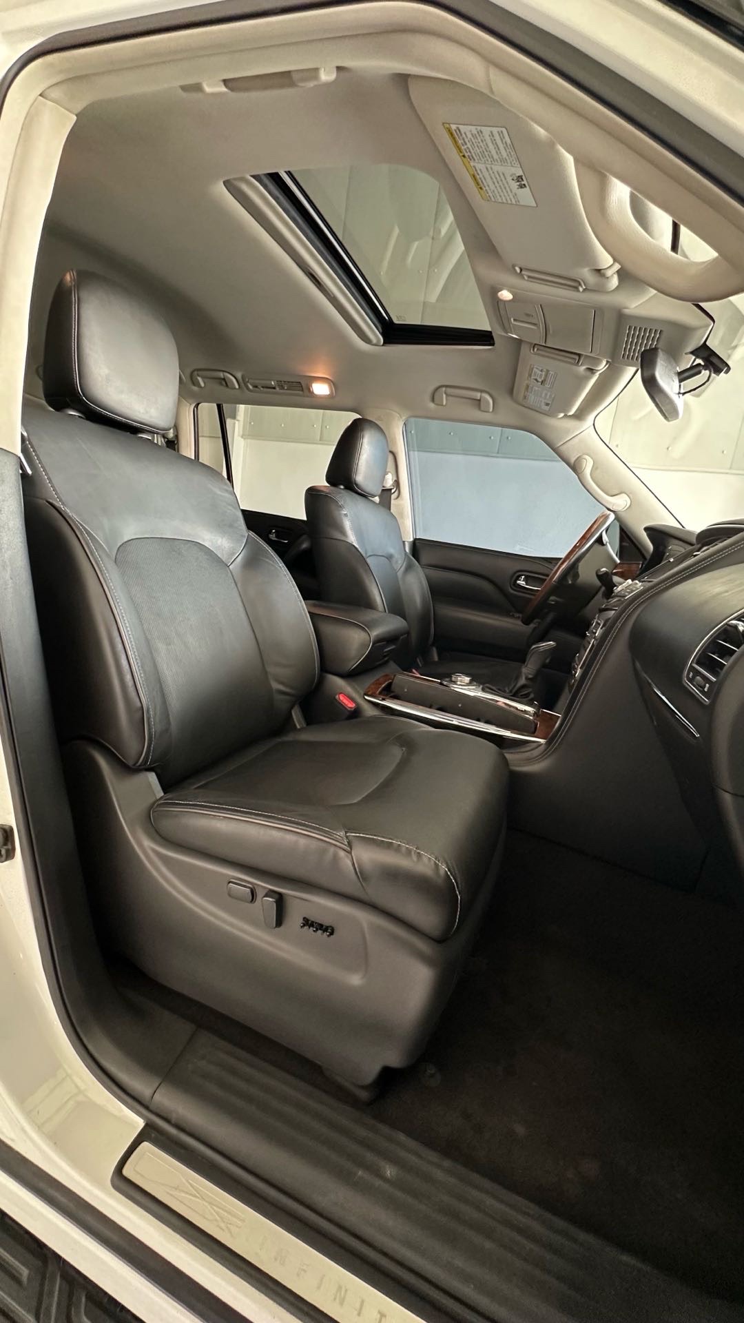 2019 Infiniti QX80 Luxe thumbnail 9