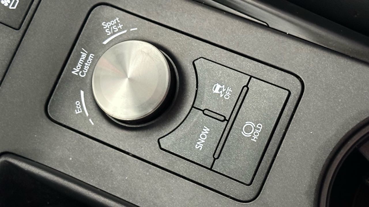 2021 Lexus IS 350 thumbnail 19