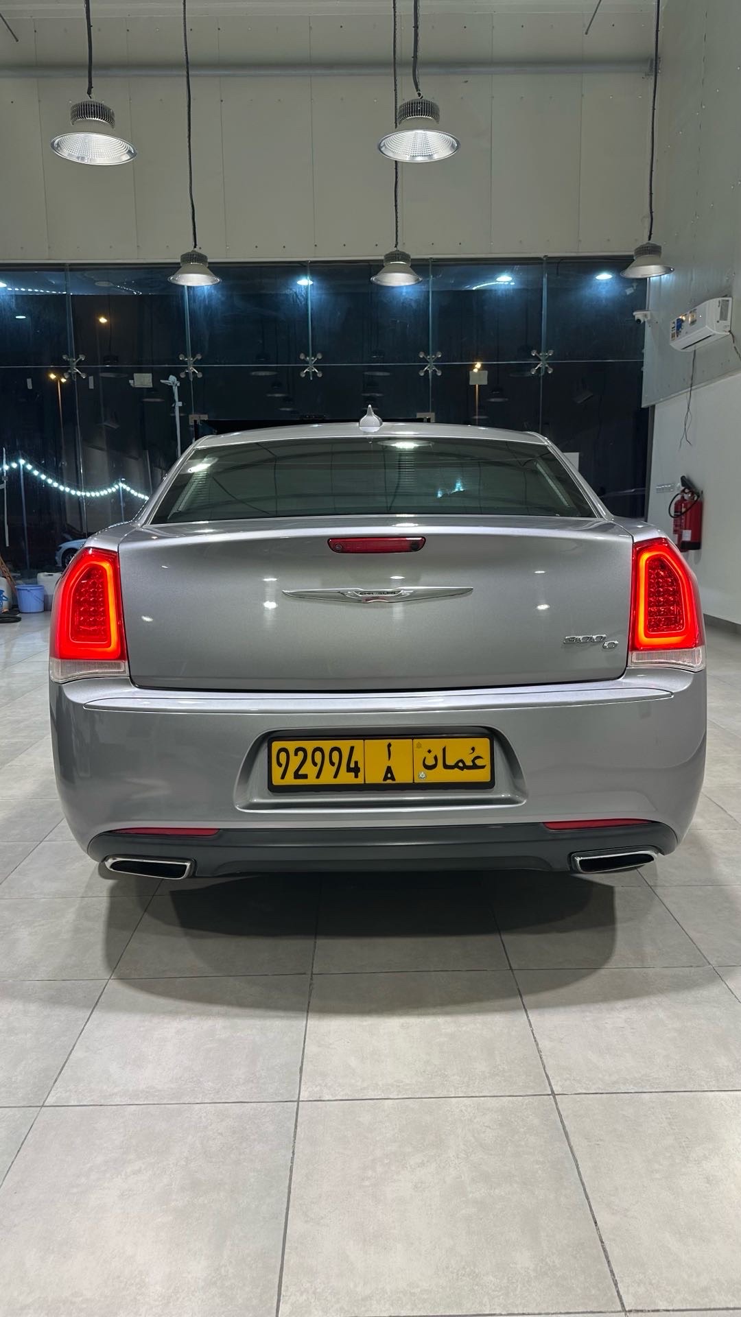 2016 Chrysler 300 350 thumbnail 2