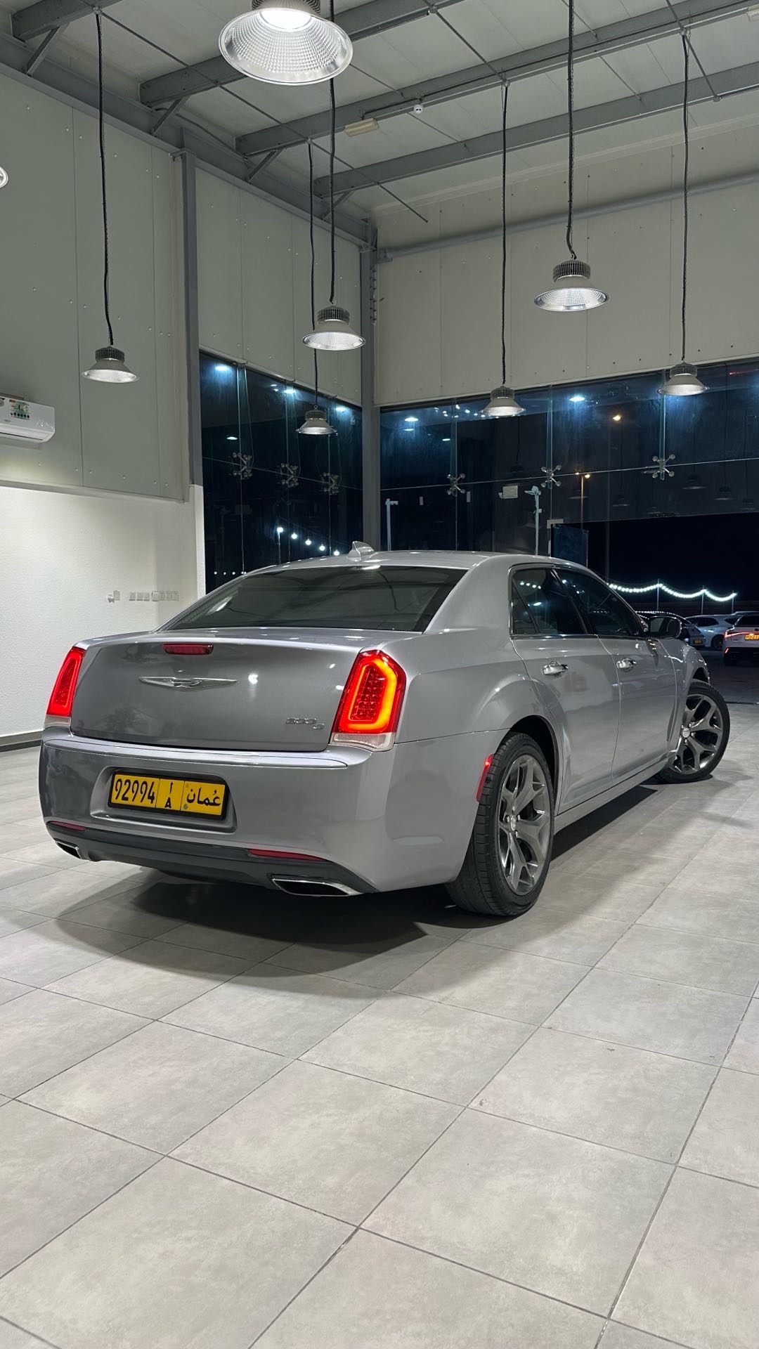 2016 Chrysler 300 350 thumbnail 4