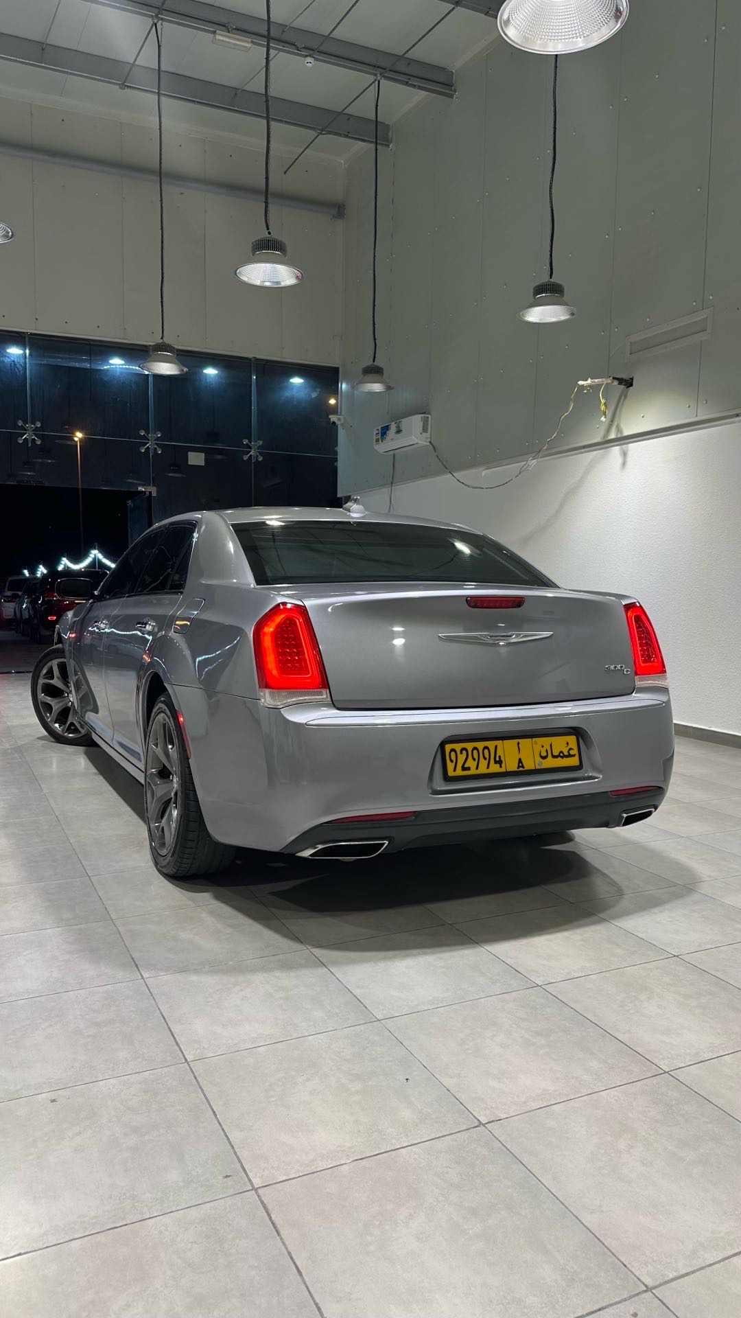 2016 Chrysler 300 350 thumbnail 6