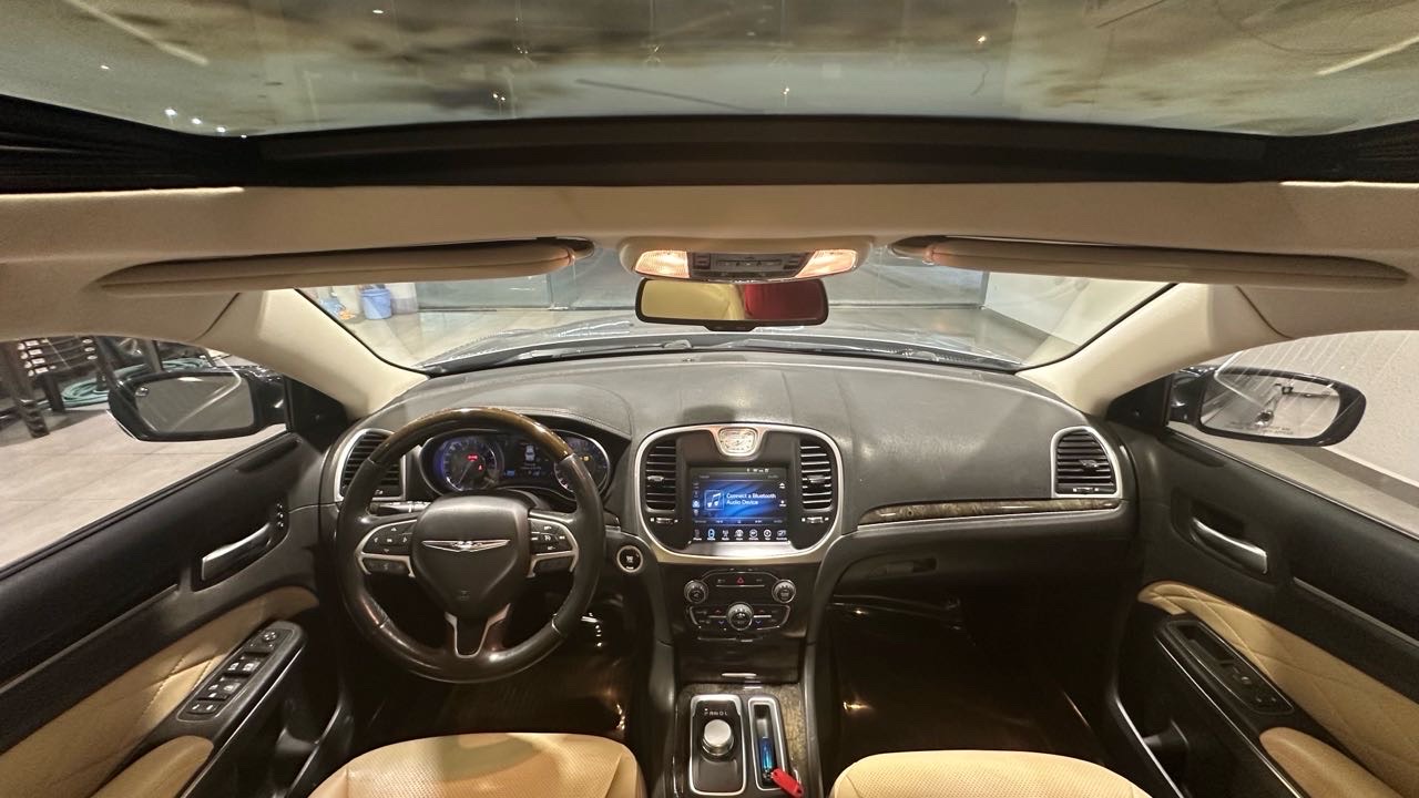 2016 Chrysler 300 350 thumbnail 7