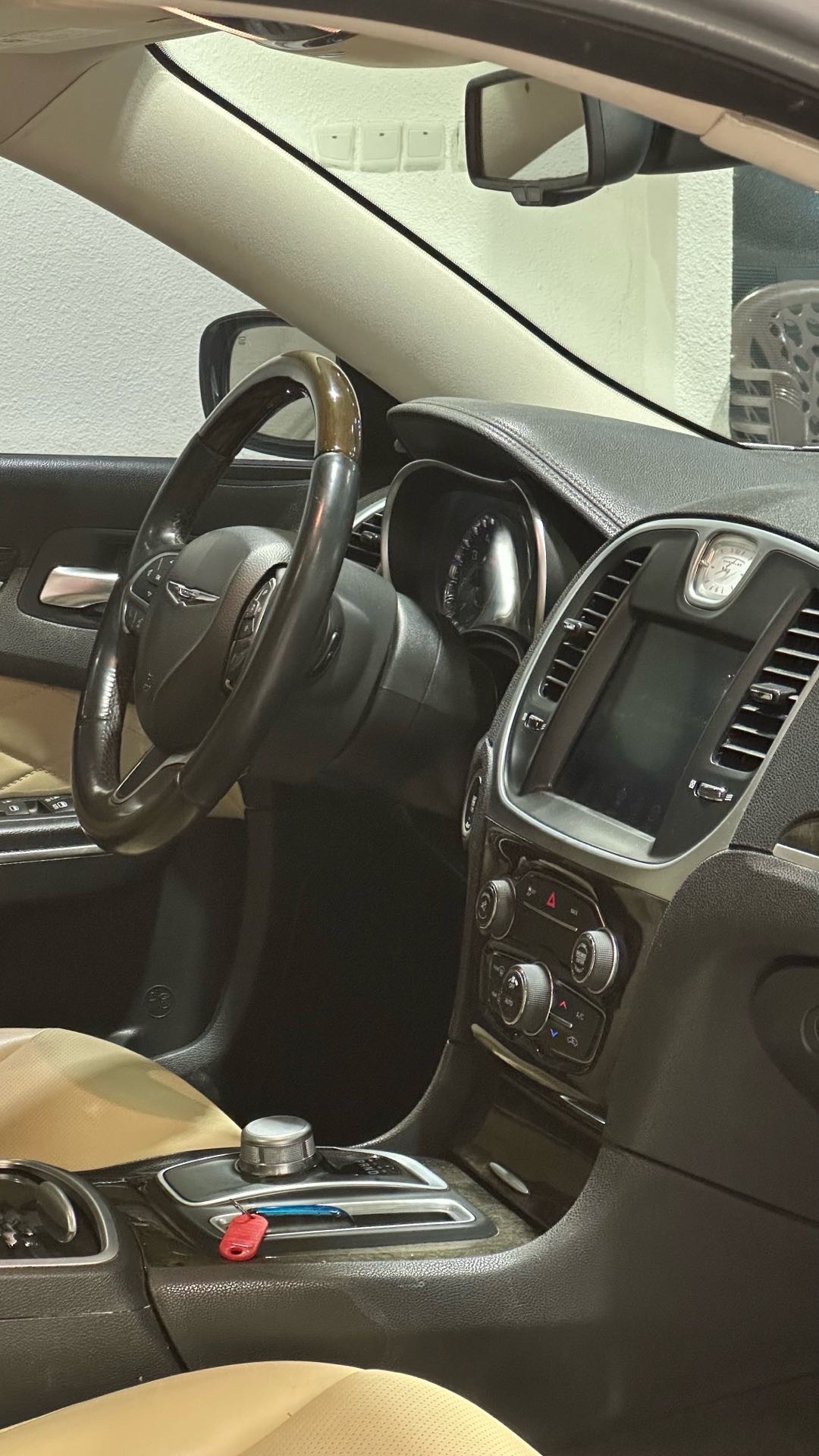 2016 Chrysler 300 350 thumbnail 11