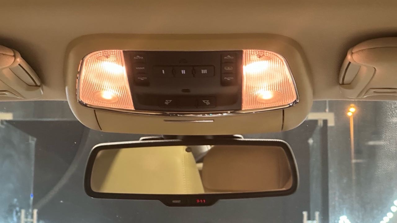 2016 Chrysler 300 350 thumbnail 15