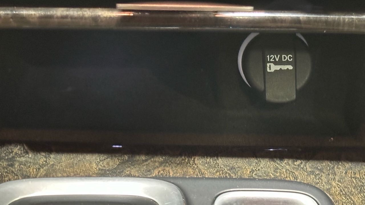 2016 Chrysler 300 350 thumbnail 17