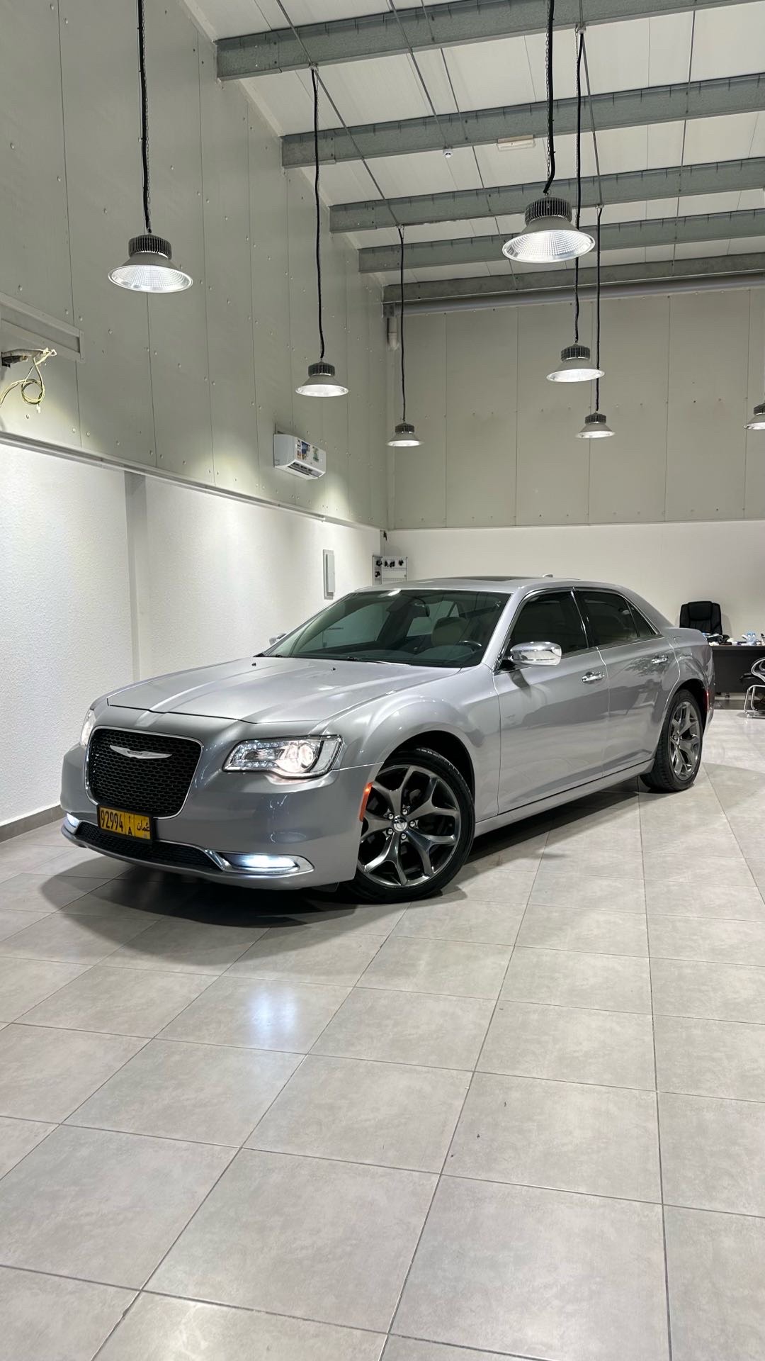 2016 Chrysler 300 350 thumbnail 26