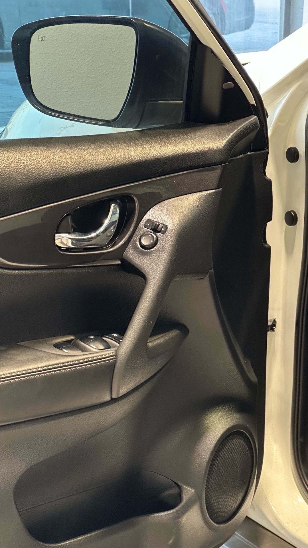 2020 Nissan Rogue SV thumbnail 15