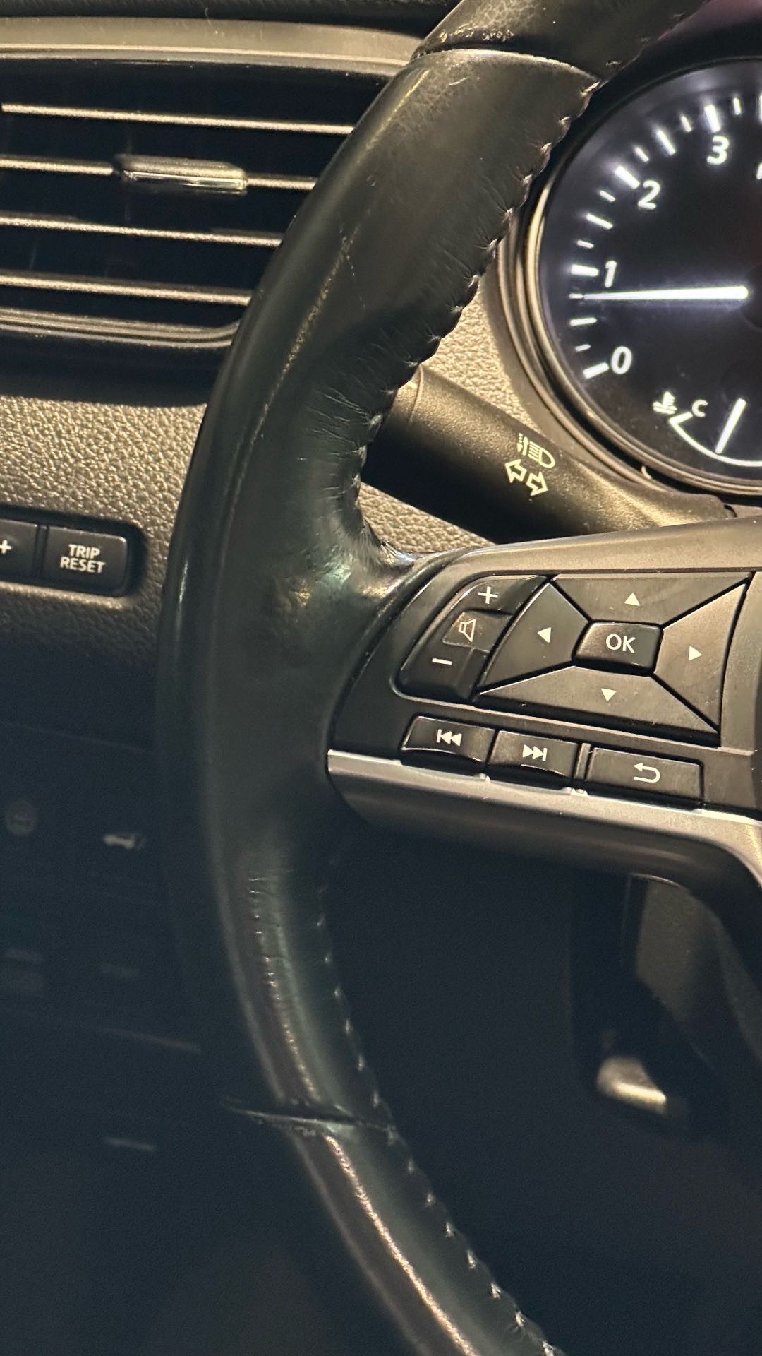 2020 Nissan Rogue SV thumbnail 26