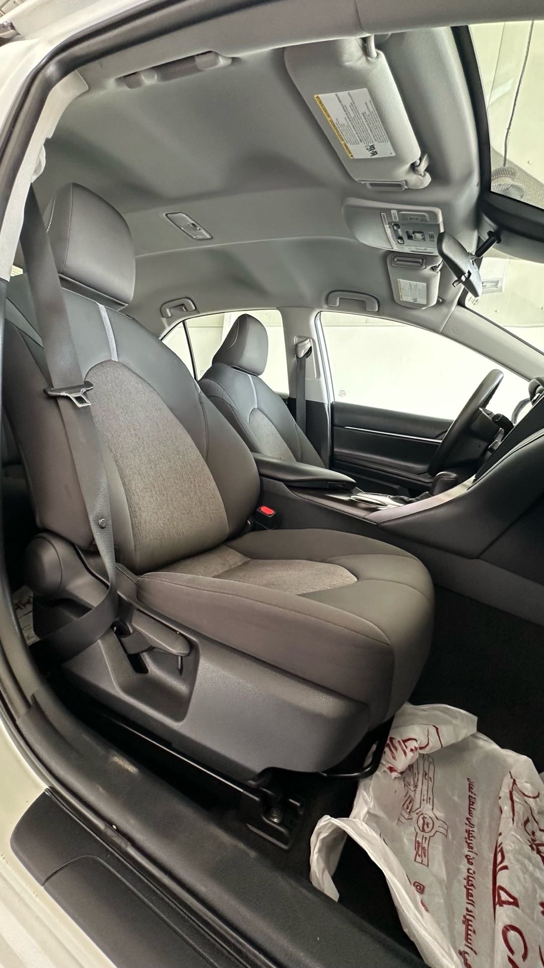 2023 Toyota Camry LE thumbnail 9