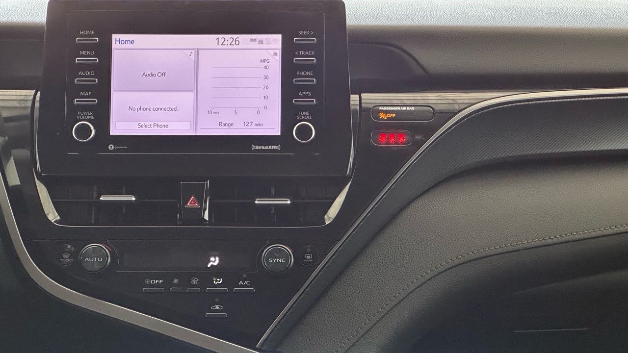 2023 Toyota Camry LE thumbnail 18