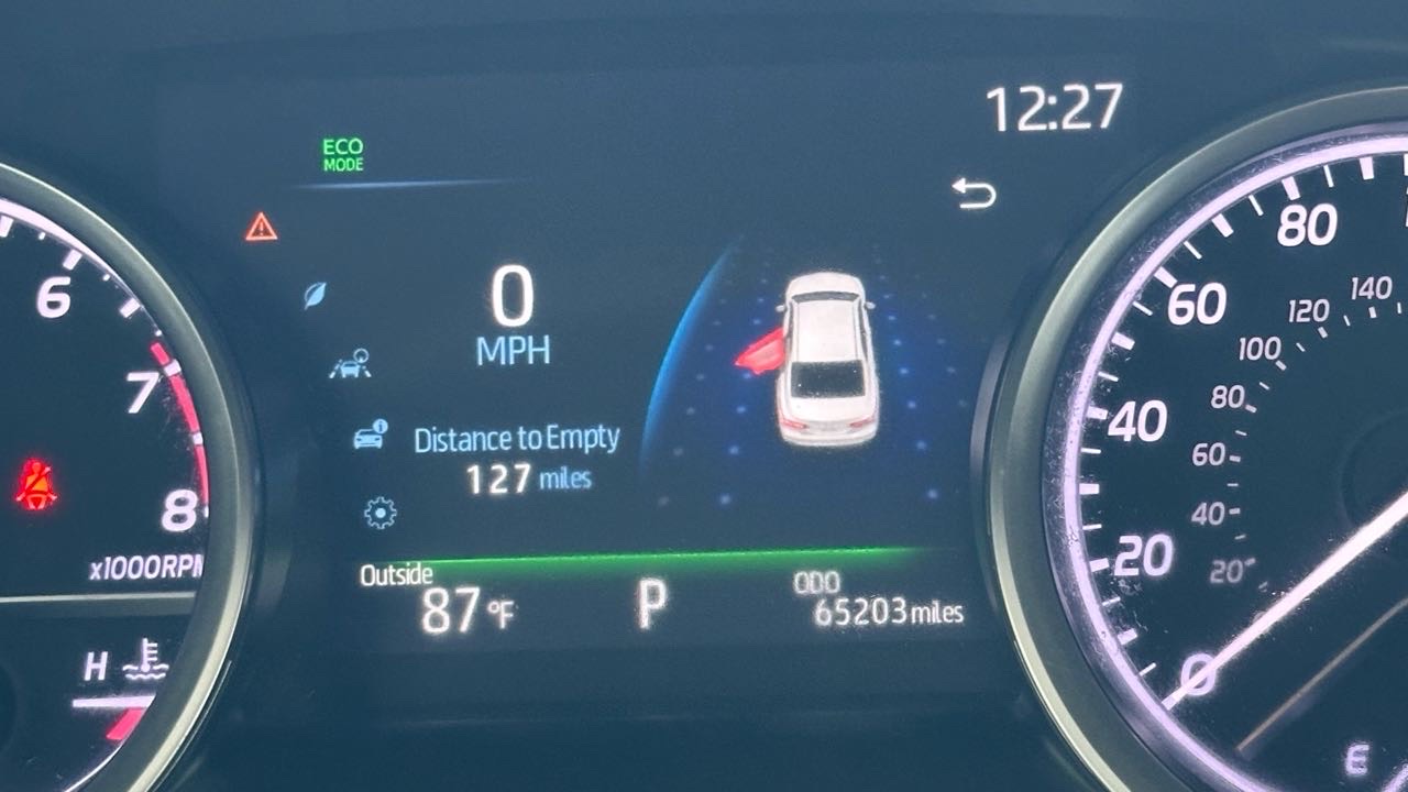 2023 Toyota Camry LE thumbnail 23