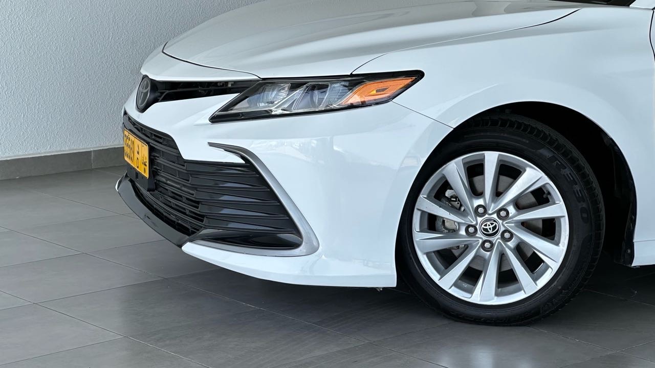 2023 Toyota Camry LE thumbnail 28