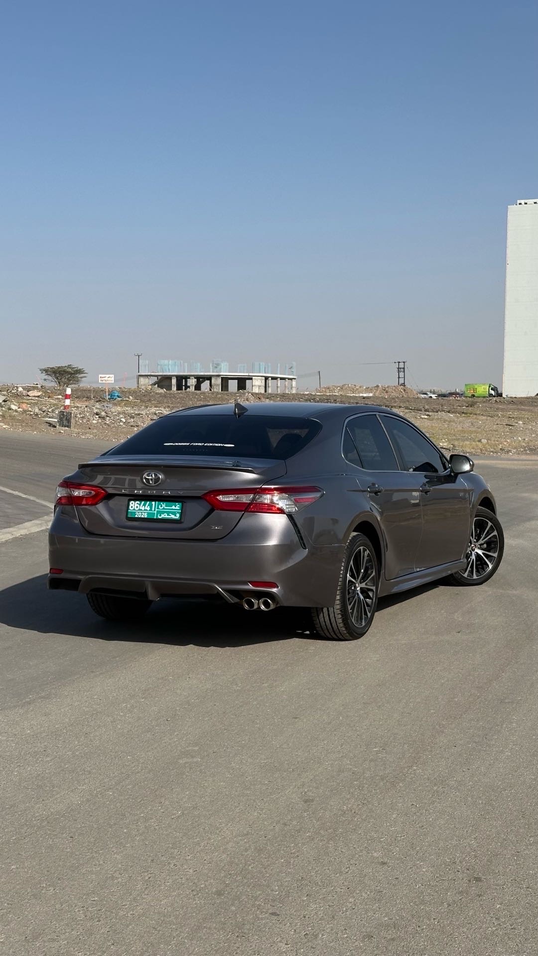 2019 Toyota Camry SE thumbnail 3