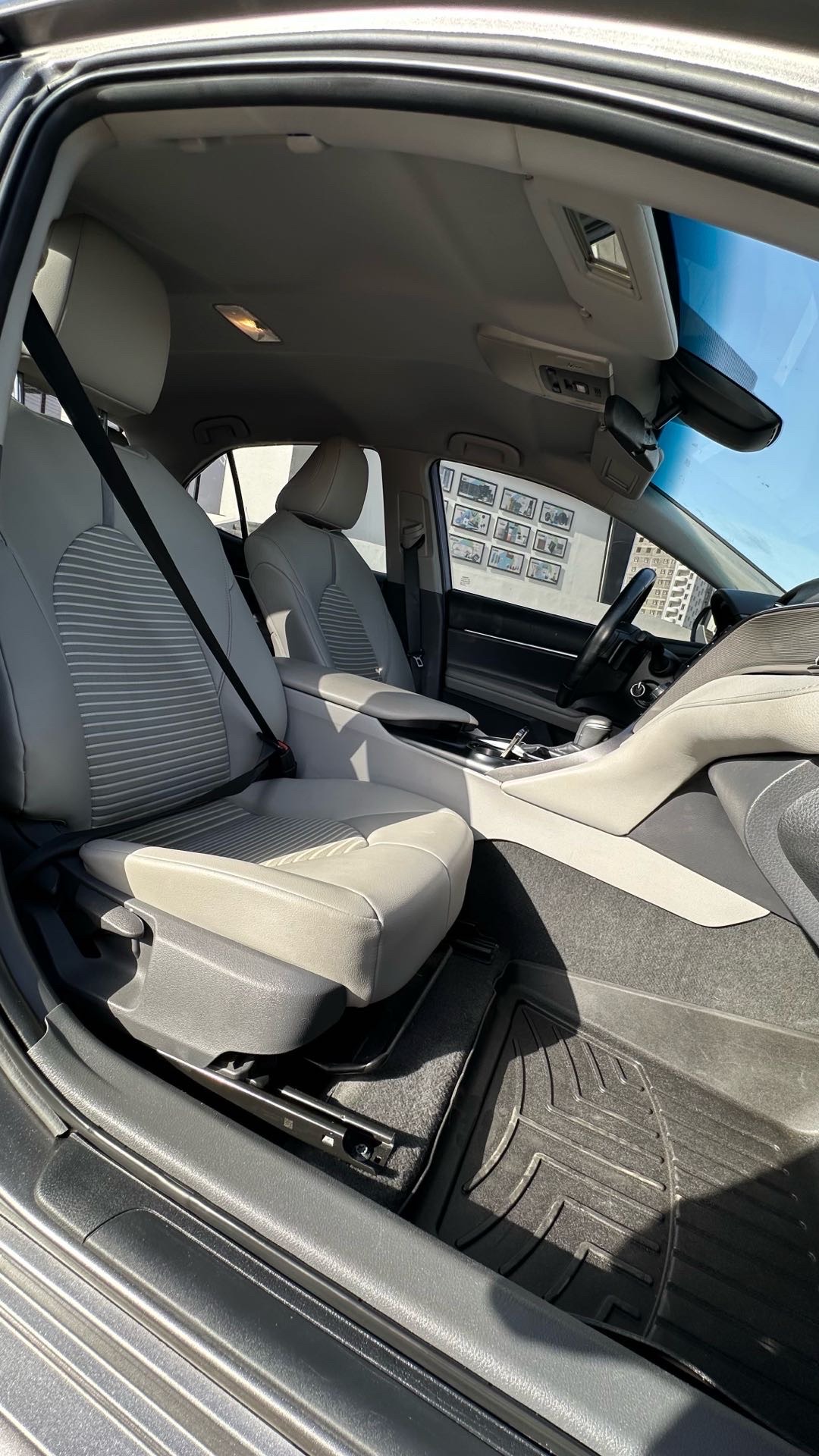 2019 Toyota Camry SE thumbnail 5