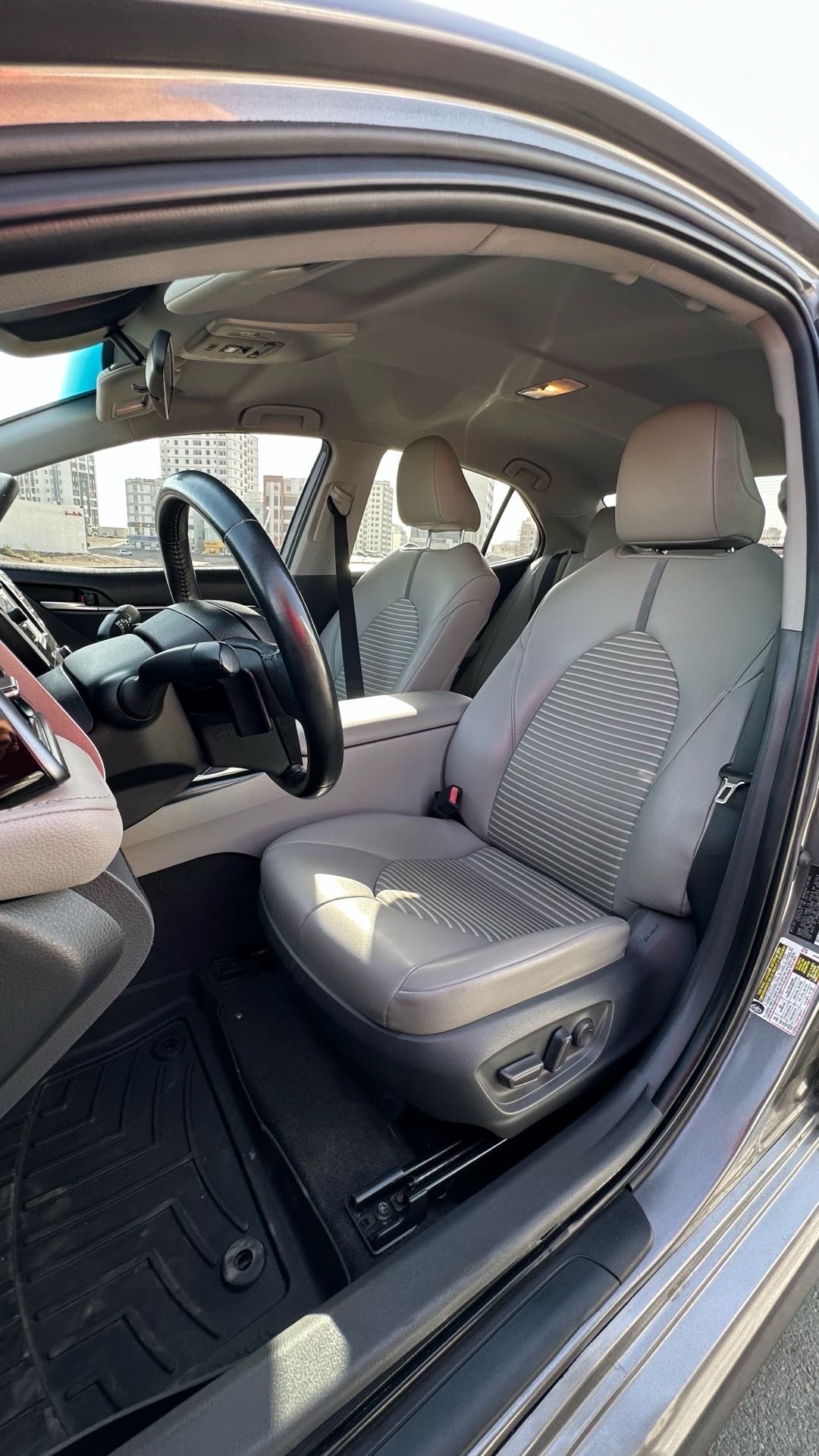 2019 Toyota Camry SE thumbnail 12