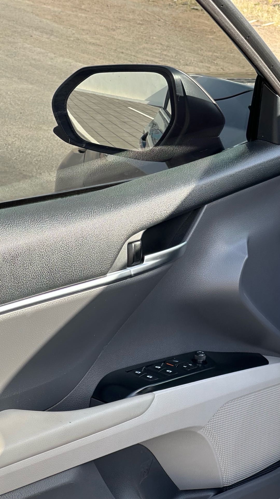 2019 Toyota Camry SE thumbnail 16