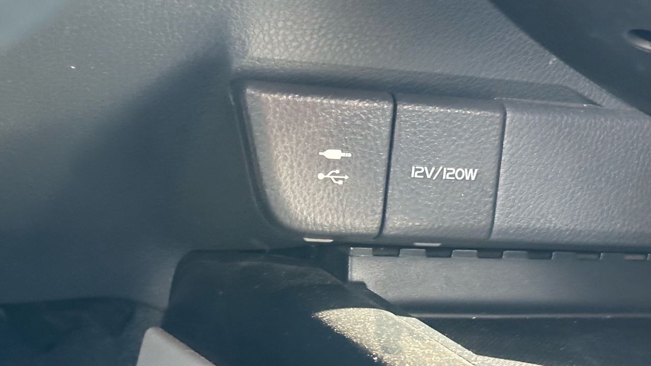2019 Toyota Camry SE thumbnail 17