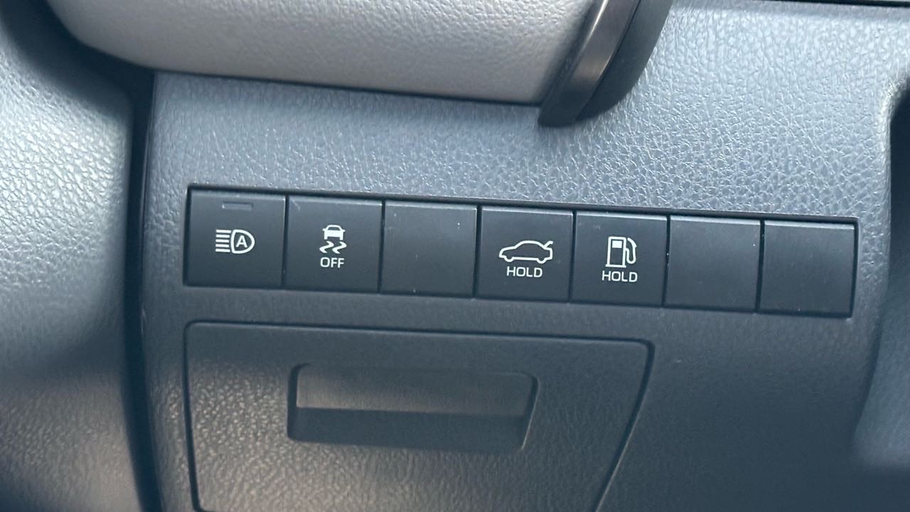 2019 Toyota Camry SE thumbnail 24