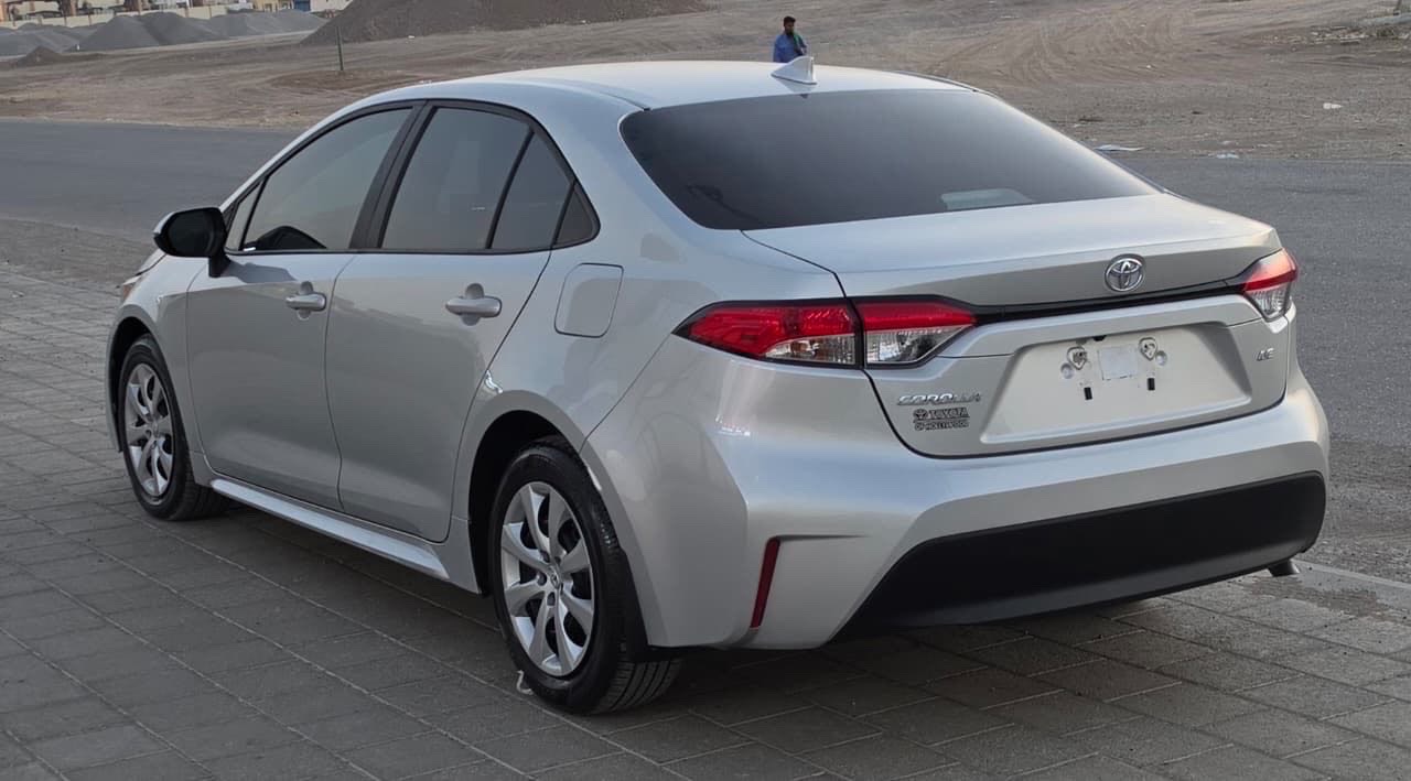 2025 Toyota Corolla LE thumbnail 4
