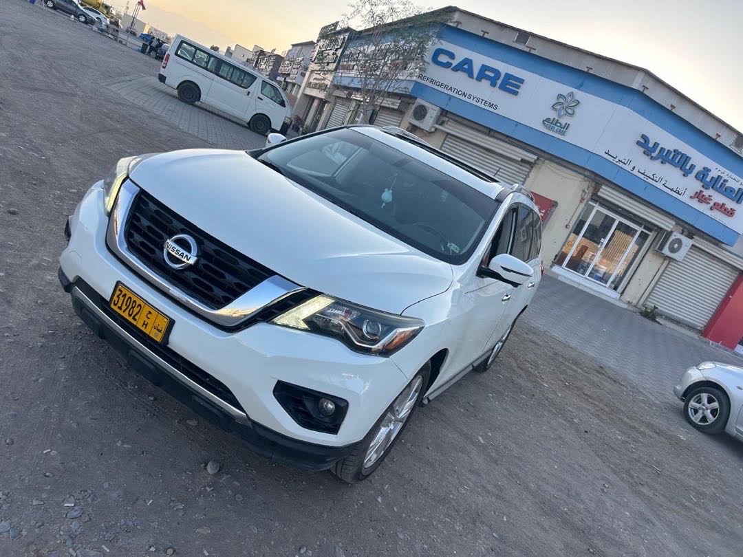 2018 Nissan Pathfinder SL thumbnail 5