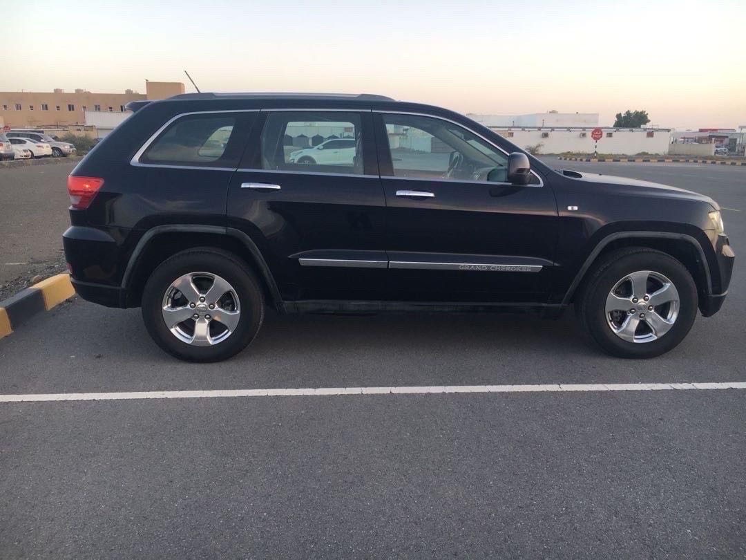 2011 Jeep Grand Cherokee Limited thumbnail 2