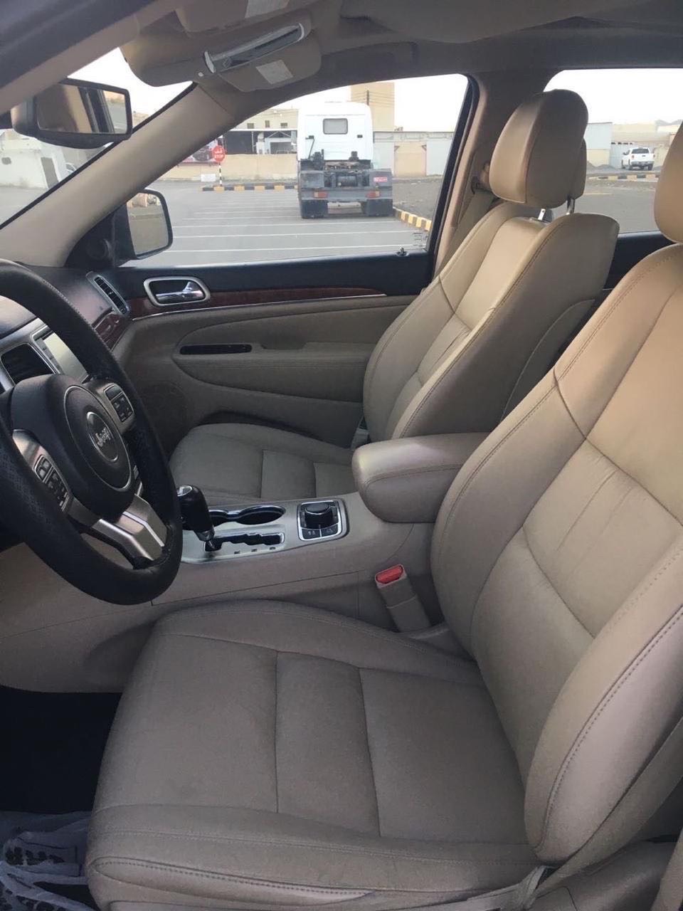 2011 Jeep Grand Cherokee Limited thumbnail 3