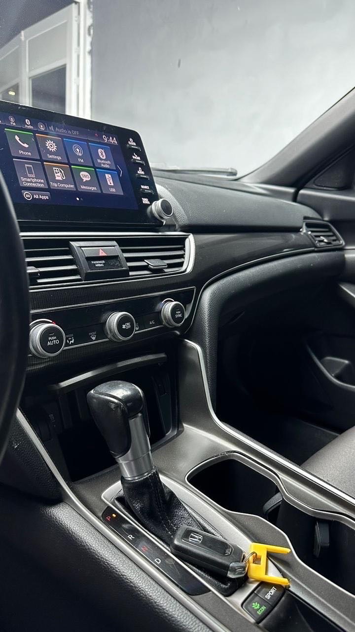 2020 Honda Accord LX thumbnail 6
