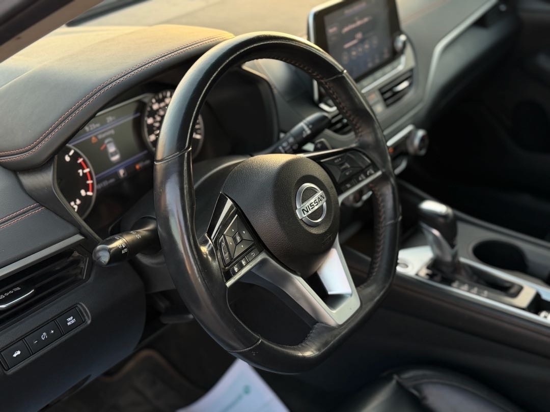 2021 Nissan Altima SR thumbnail 6
