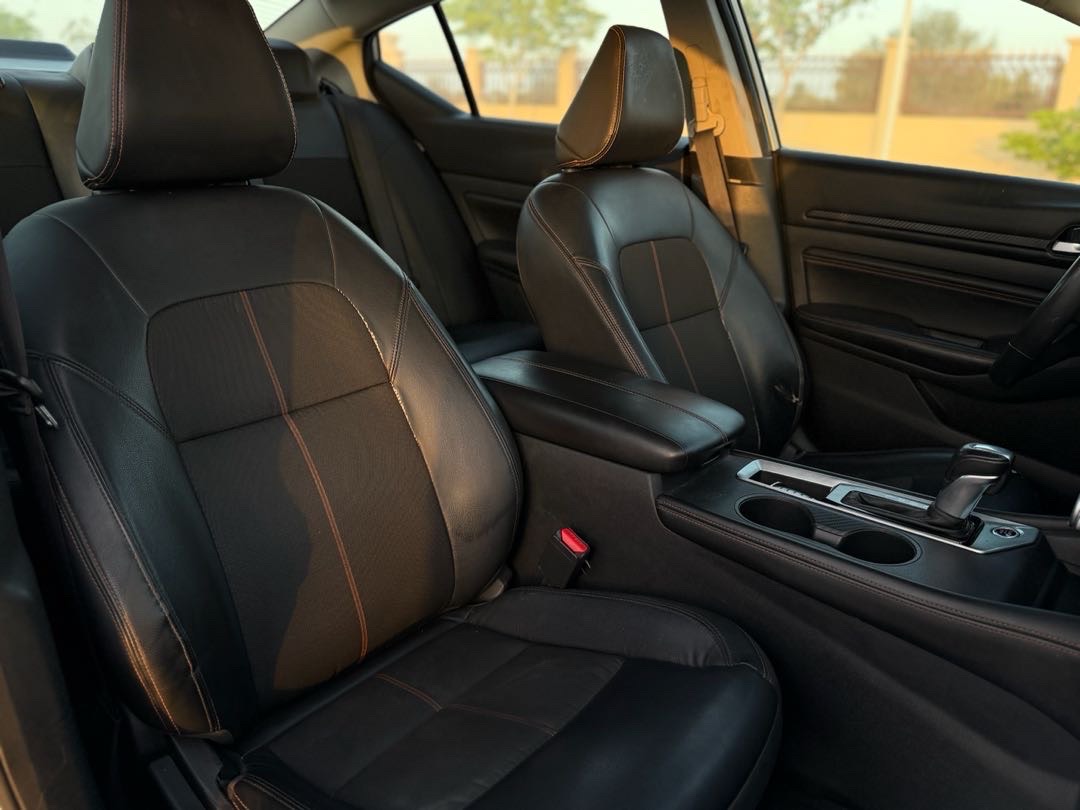 2021 Nissan Altima SR thumbnail 7