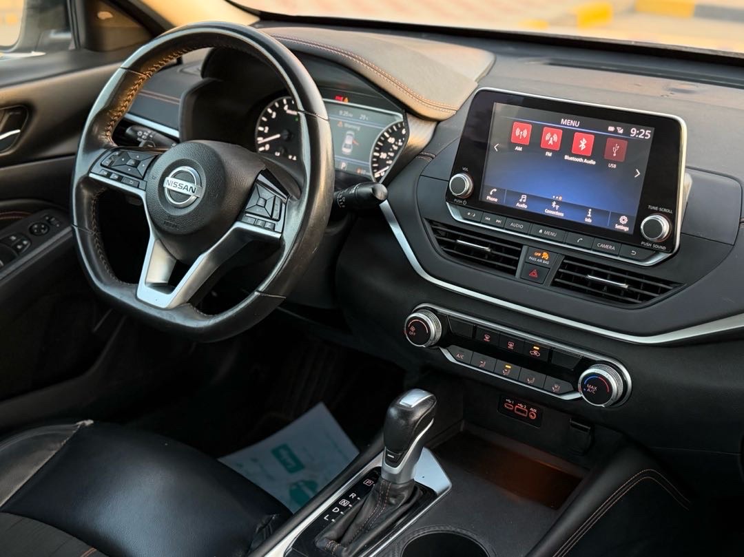 2021 Nissan Altima SR thumbnail 9
