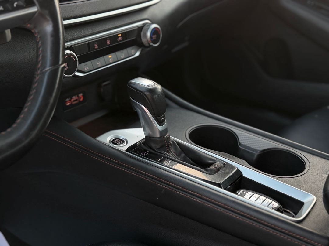 2021 Nissan Altima SR thumbnail 12