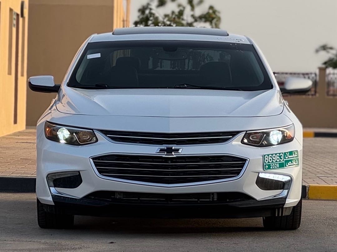 2018 Chevrolet Malibu Premier thumbnail 2