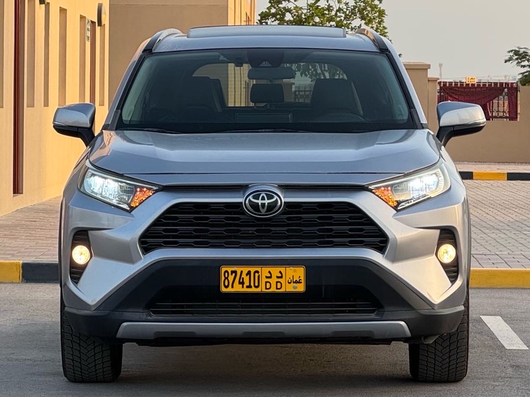 2019 Toyota Rav4 XLE thumbnail 3
