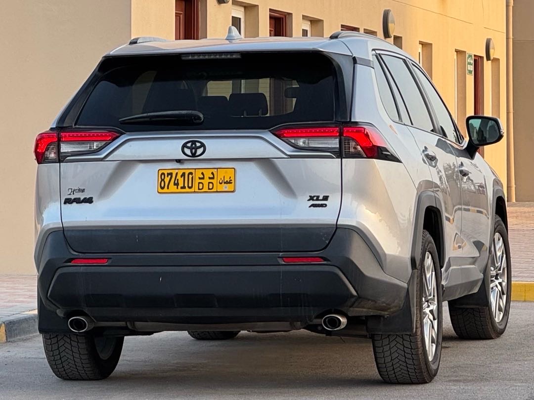 2019 Toyota Rav4 XLE thumbnail 5