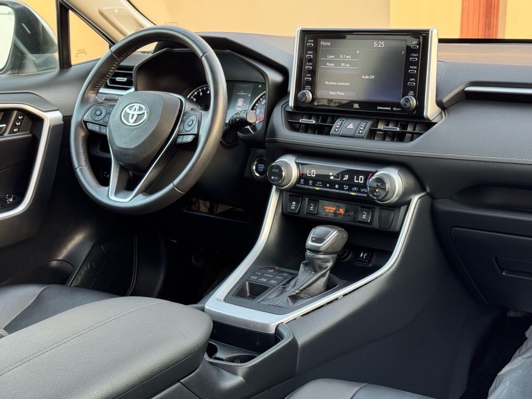 2019 Toyota Rav4 XLE thumbnail 6