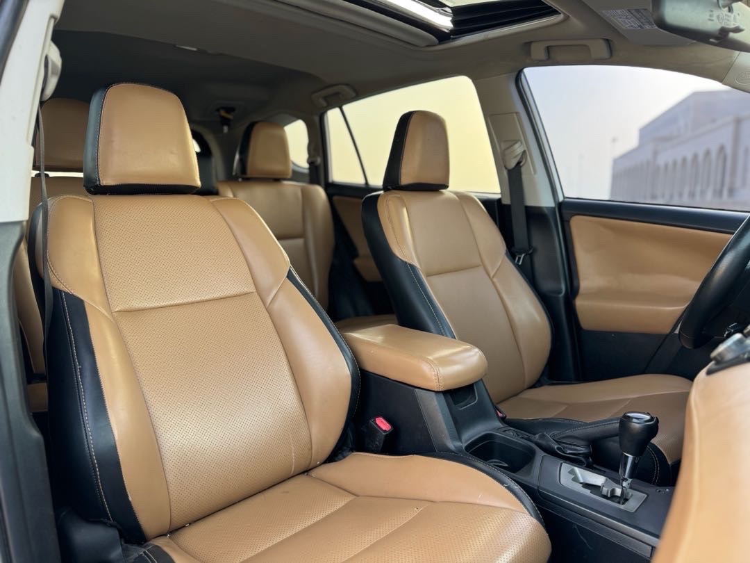 2016 Toyota Rav4 XLE thumbnail 8