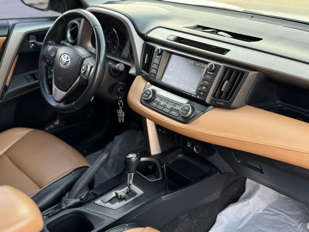 2016 Toyota Rav4 XLE thumbnail 9