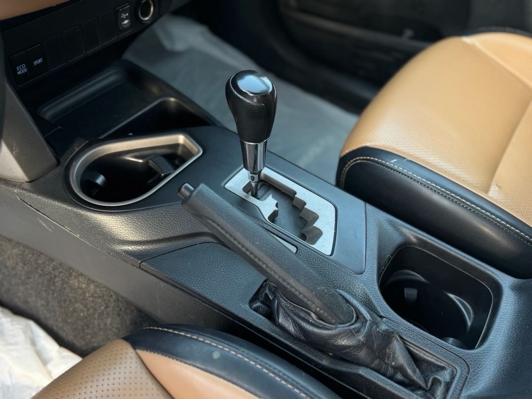 2016 Toyota Rav4 XLE thumbnail 10