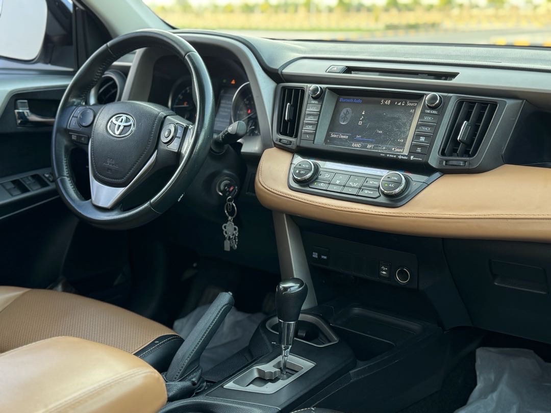 2016 Toyota Rav4 XLE thumbnail 11