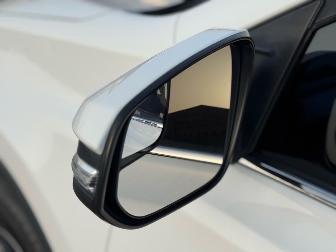 2016 Toyota Rav4 XLE thumbnail 14