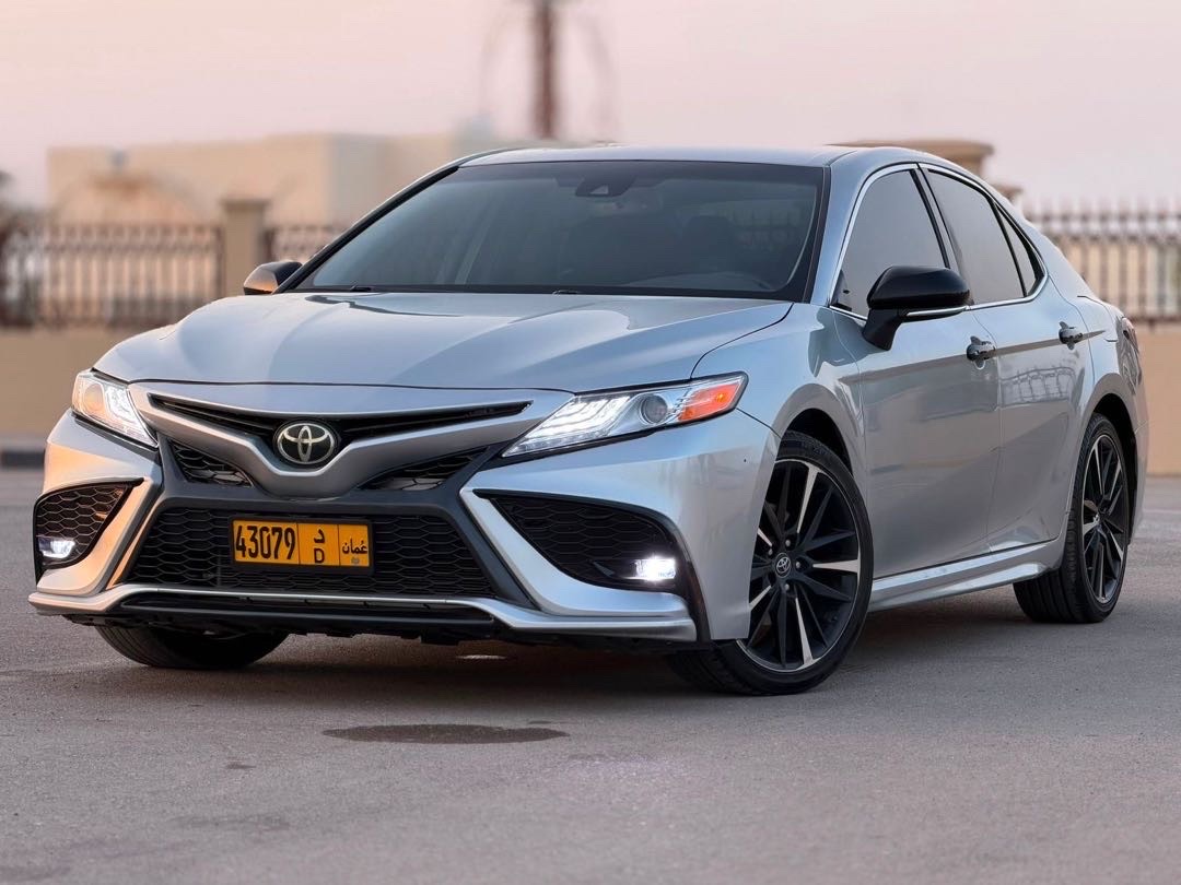 2019 Toyota Camry XSE thumbnail 2