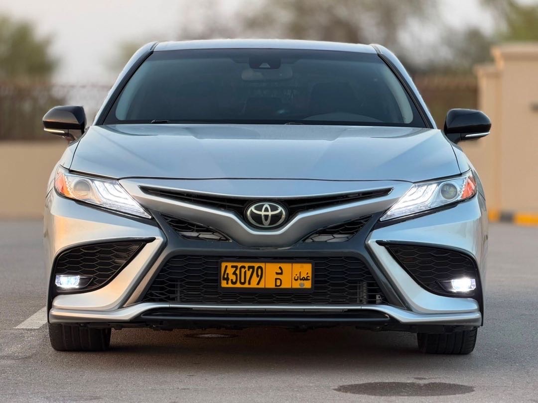 2019 Toyota Camry XSE thumbnail 3