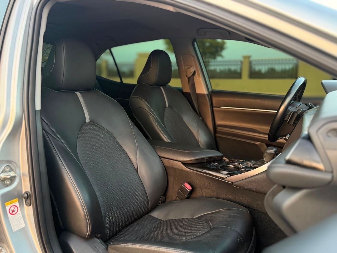 2019 Toyota Camry XSE thumbnail 11