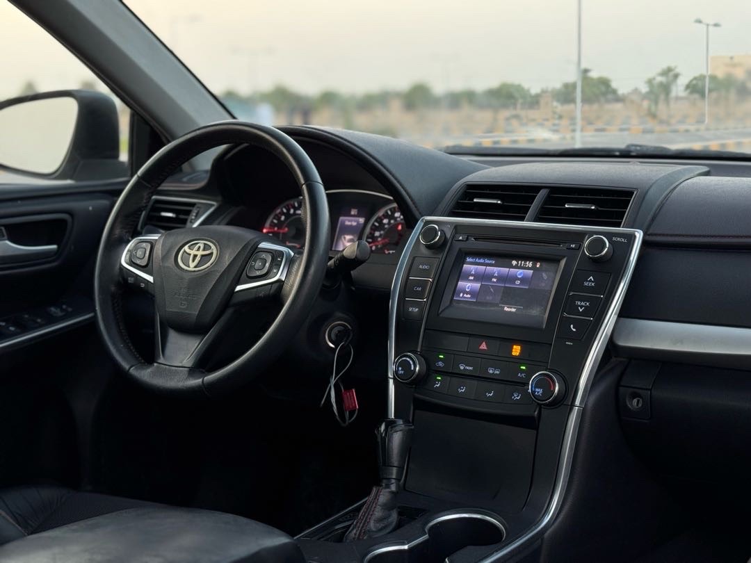 2017 Toyota Camry SE thumbnail 5